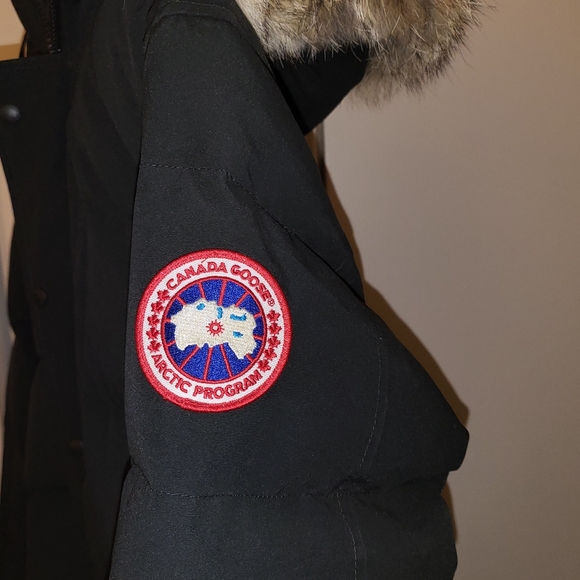 Canada Goose Coat - Picture 4 of 6